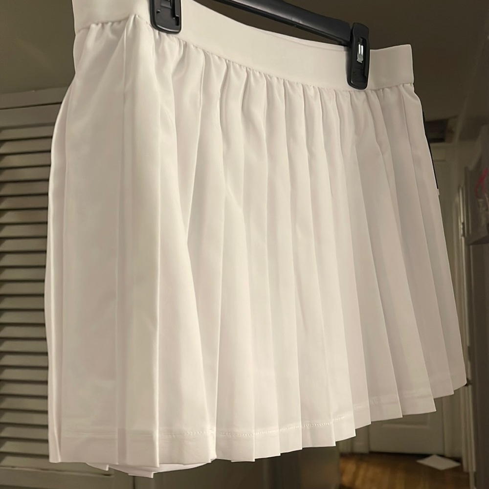 Skorts white